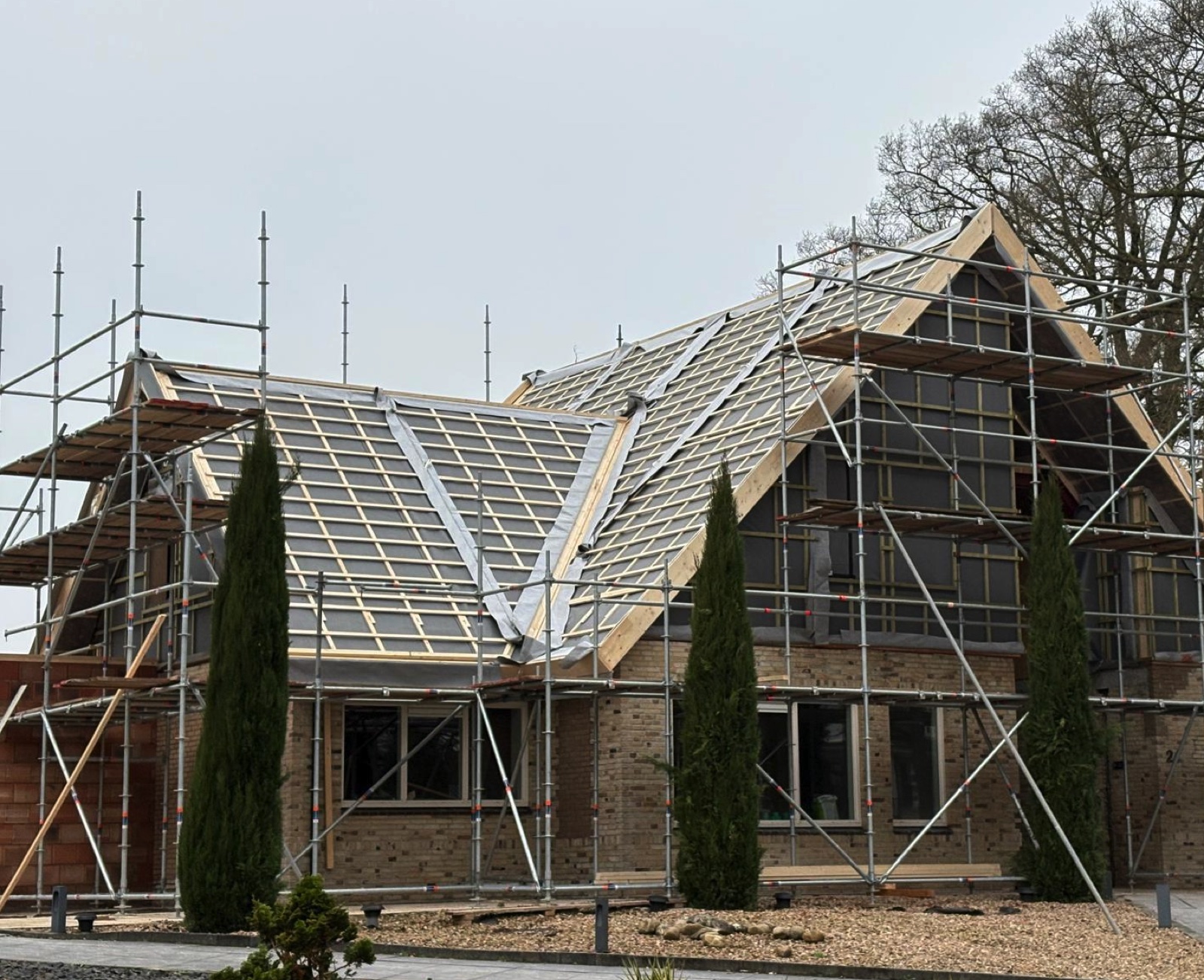 Prefab elementen worden op locatie gemonteerd