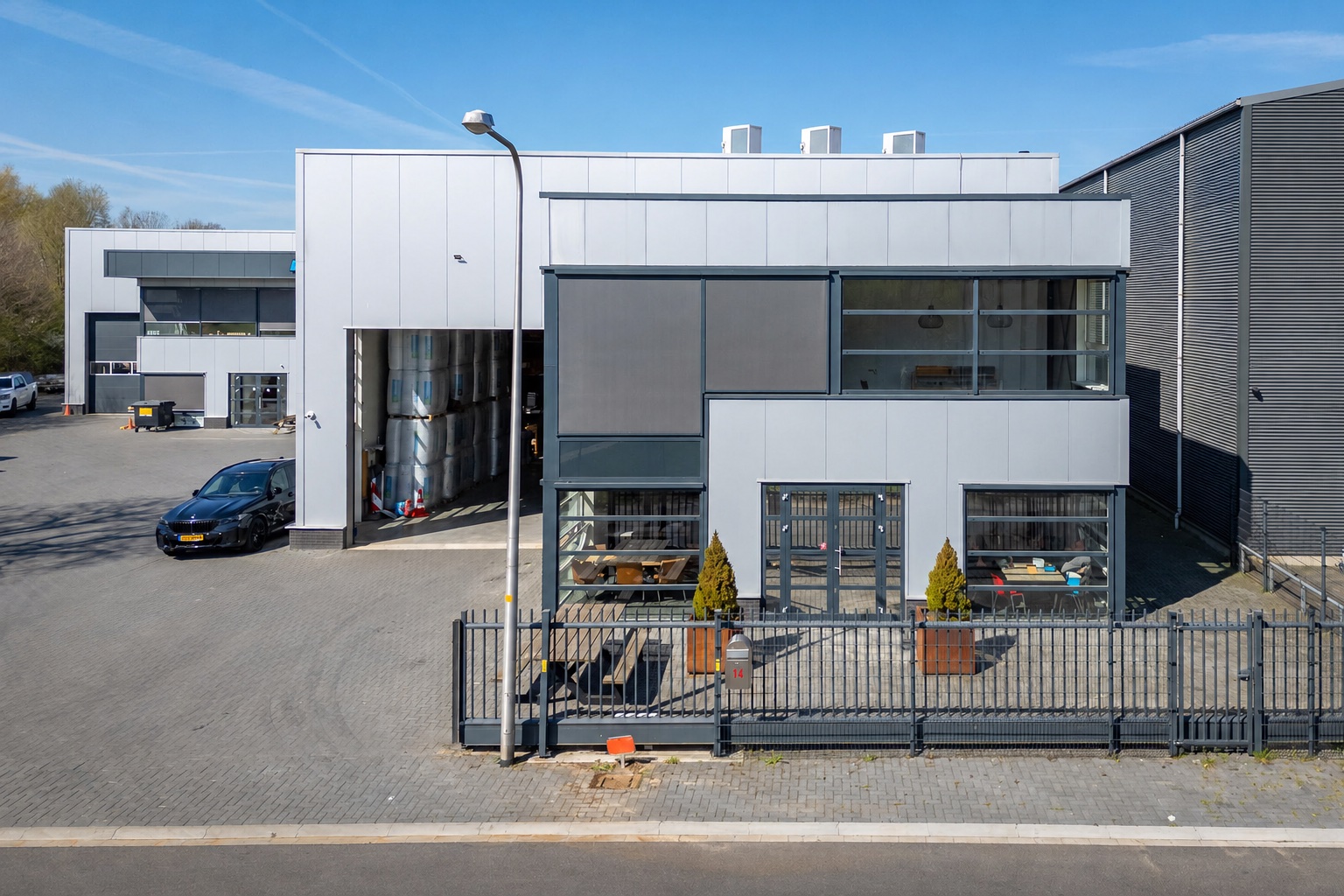 Het bedrijfspand van Holthuis Bouw